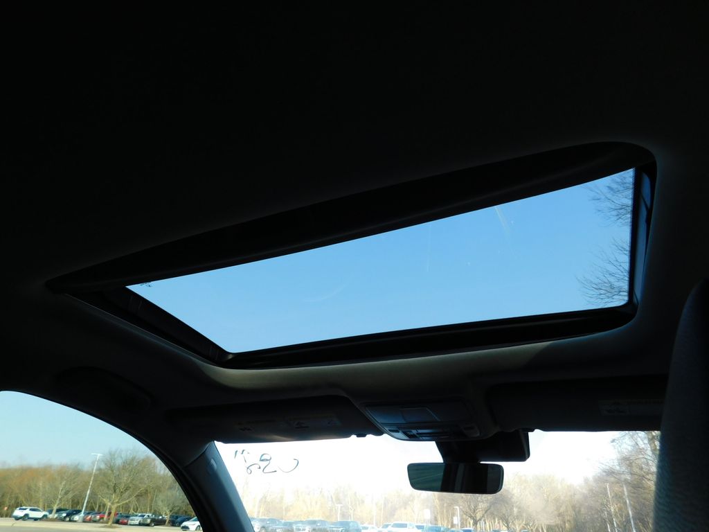 Thumbnail: 2017 Acura MDX - 4