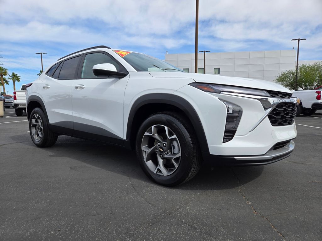 Summit White 2025 Chevrolet Trax LT FWD SUV / Crossover Front-Wheel Drive 6-Speed Automatic