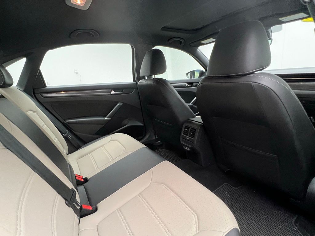 Thumbnail: 2021 Volkswagen Passat - 8