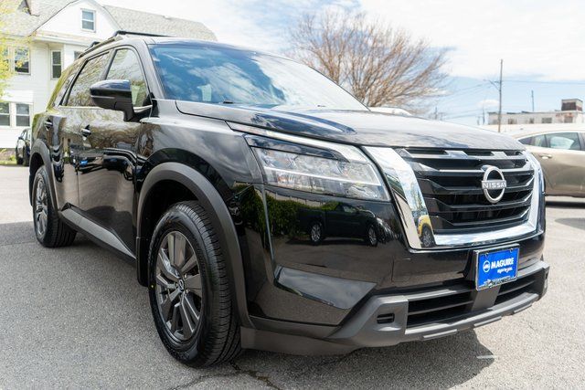 2022 Nissan Pathfinder SV - 3