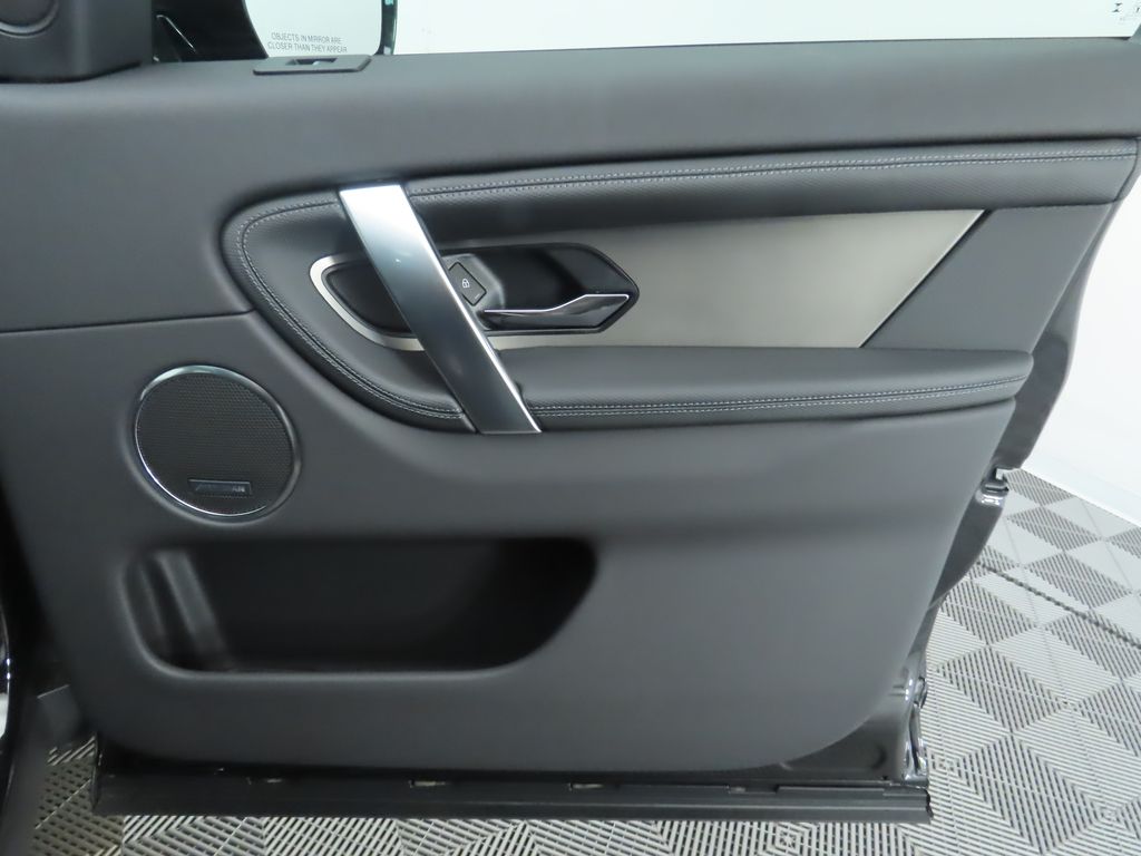 Thumbnail: 2024 Land Rover Discovery Sport - 27