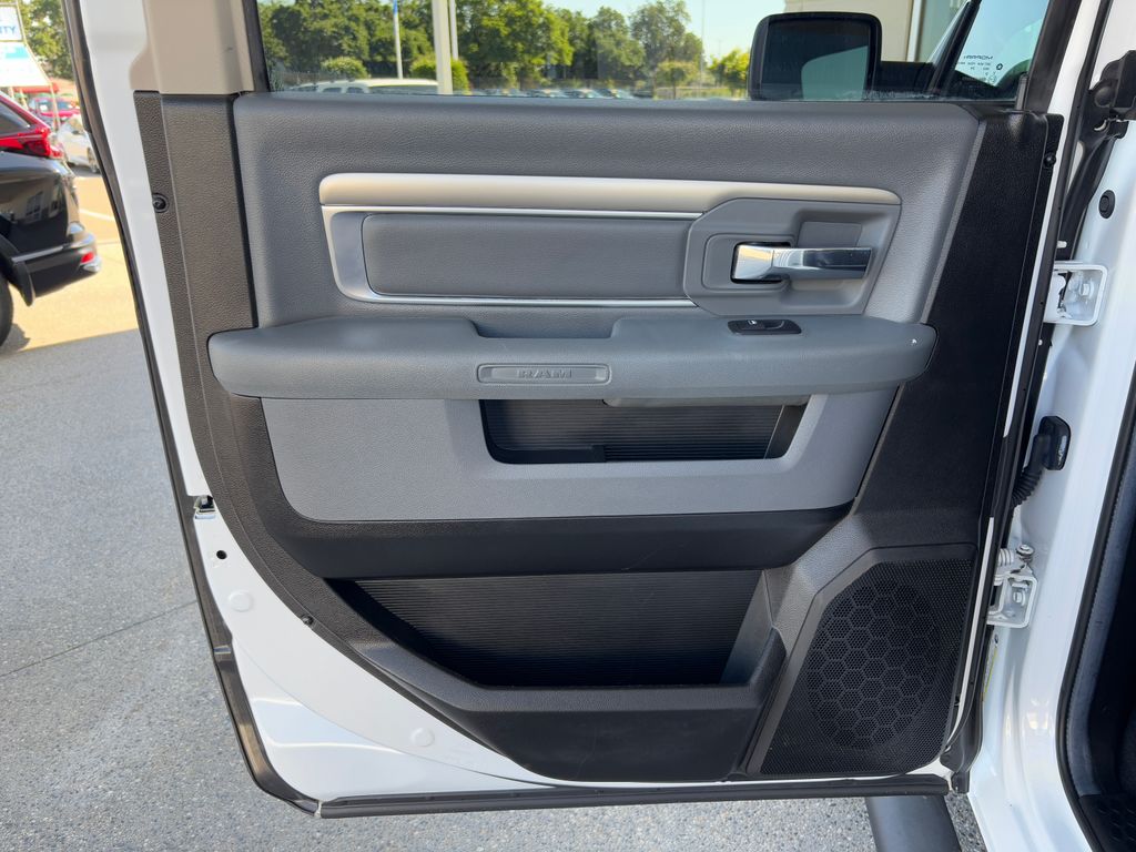 2019 RAM 1500 Classic Big Horn 24