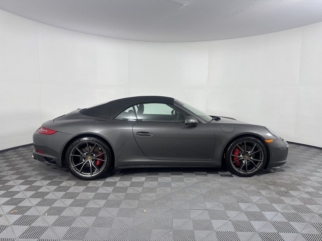 Thumbnail: 2017 Porsche 911 - 4