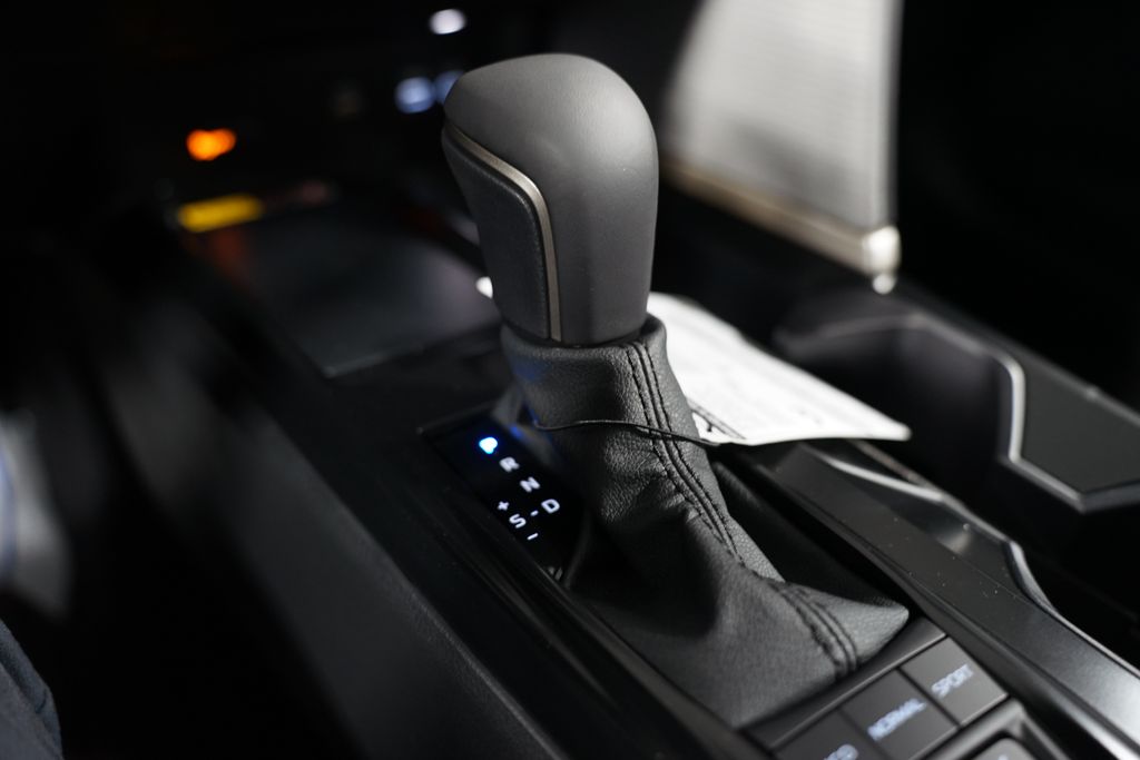 Thumbnail: 2025 Toyota Camry - 22