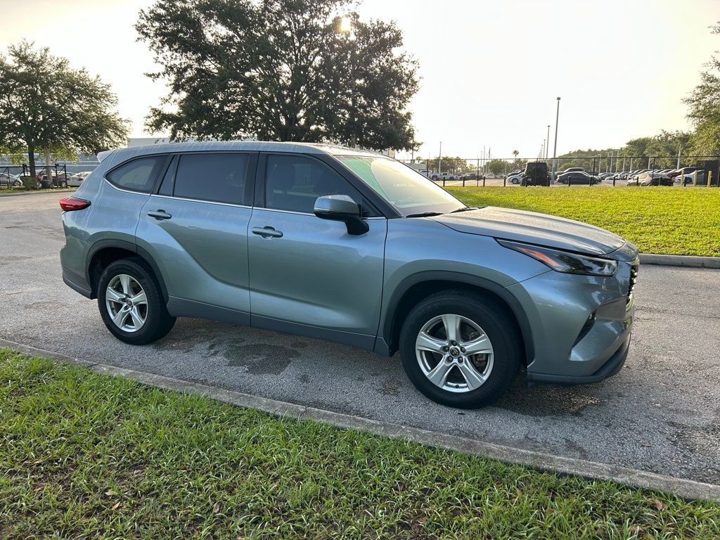 Thumbnail: 2022 Toyota Highlander - 7