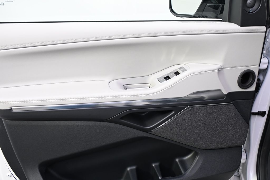 New 2026 White Lincoln Reserve image 23