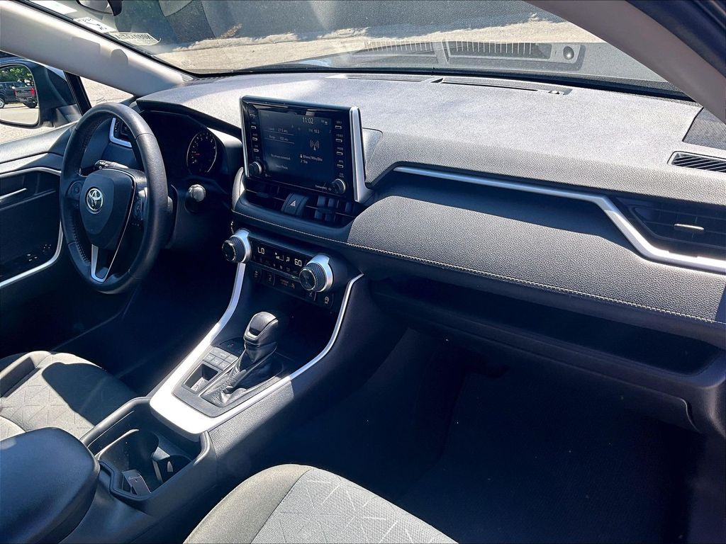 2021 Toyota RAV4 — photo 14