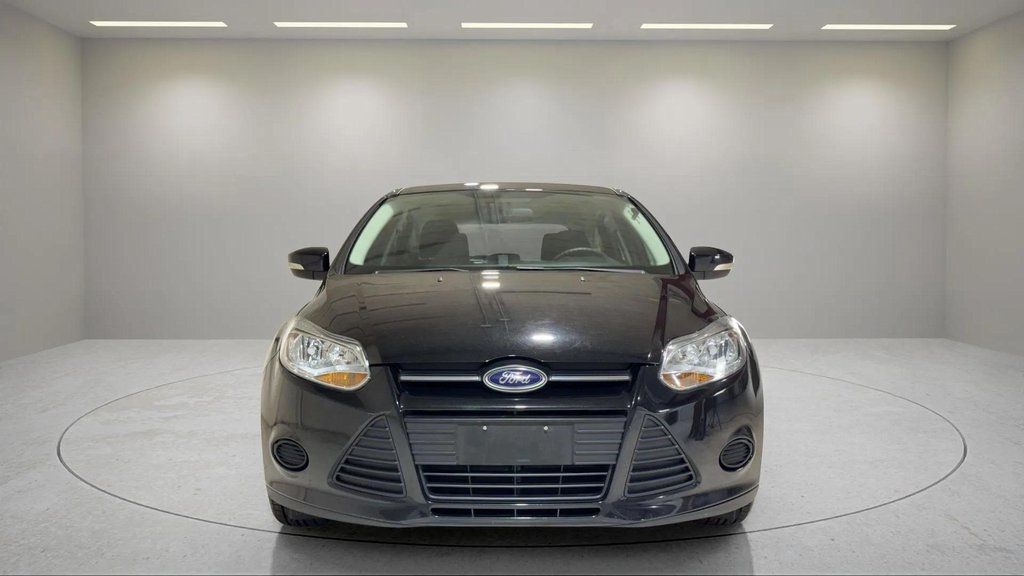 Used 2014 Tuxedo Black Metallic Ford SE image 16