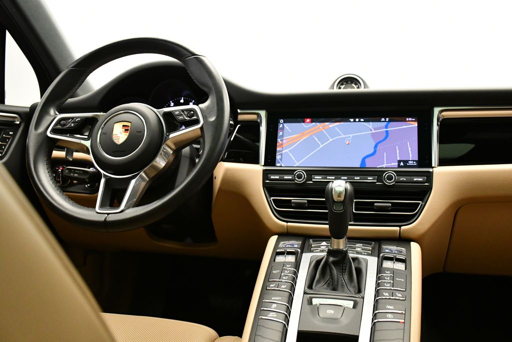 2021 Porsche Macan  24