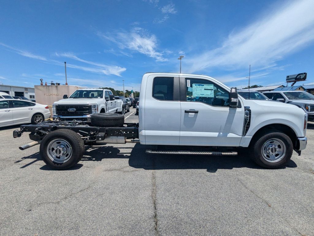 2025 Ford F-350 Super Duty XL