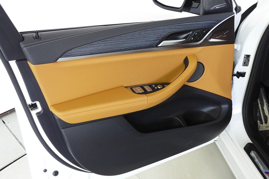 Thumbnail: 2025 BMW X4 - 11