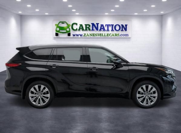 2017 Toyota Highlander XLE - Image 3