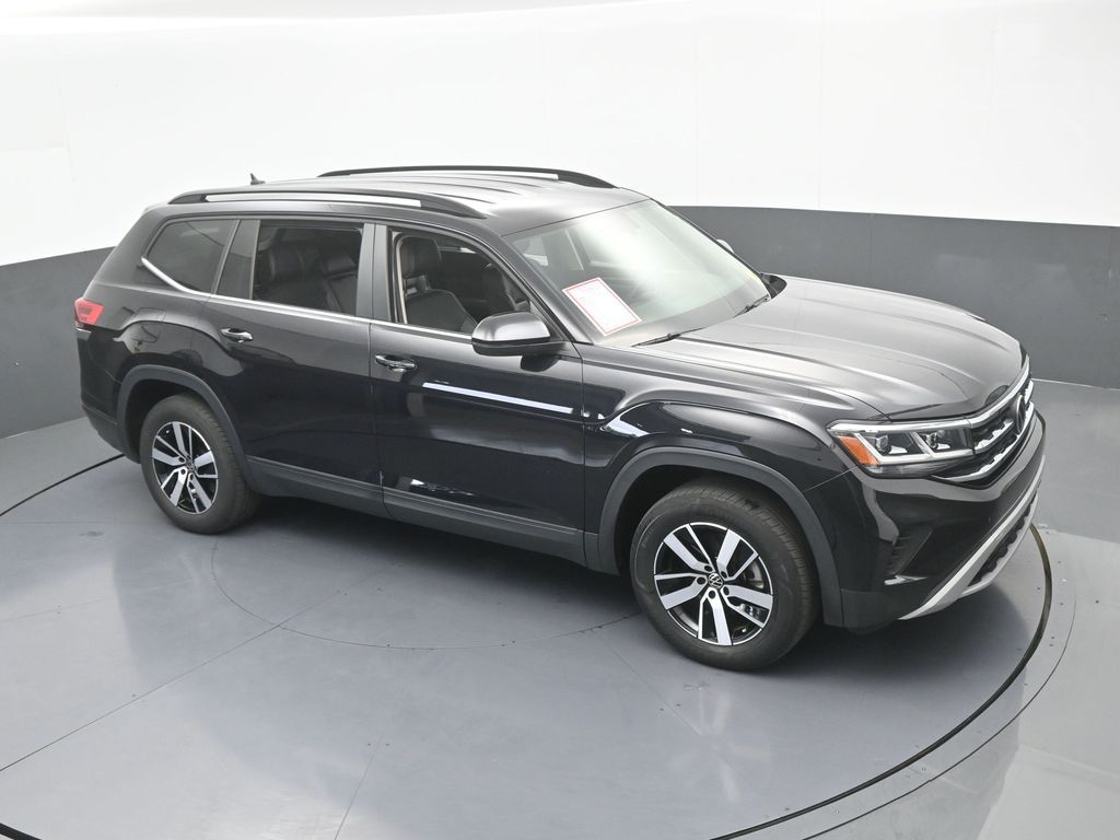 Used 2022 Deep Black Volkswagen 2.0T SE image 54