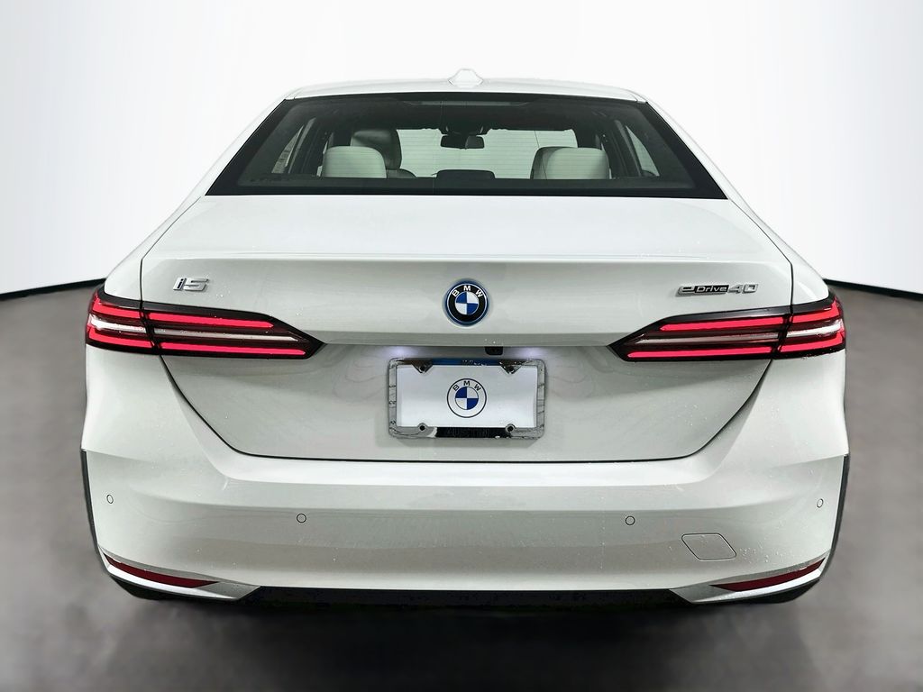Thumbnail: 2026 BMW i5 - 6