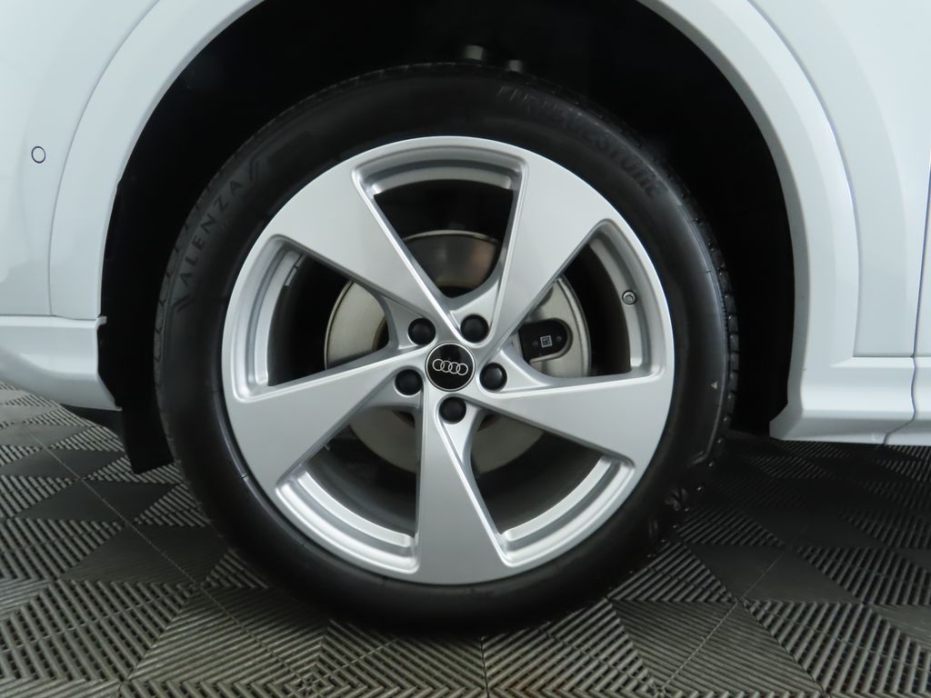 2025 Audi Q5  32