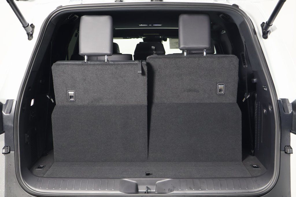 2025 Lexus LX 600 9