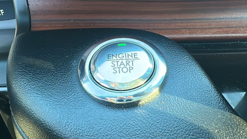 2023 Lincoln Aviator Reserve Silver at Gullo Toyota