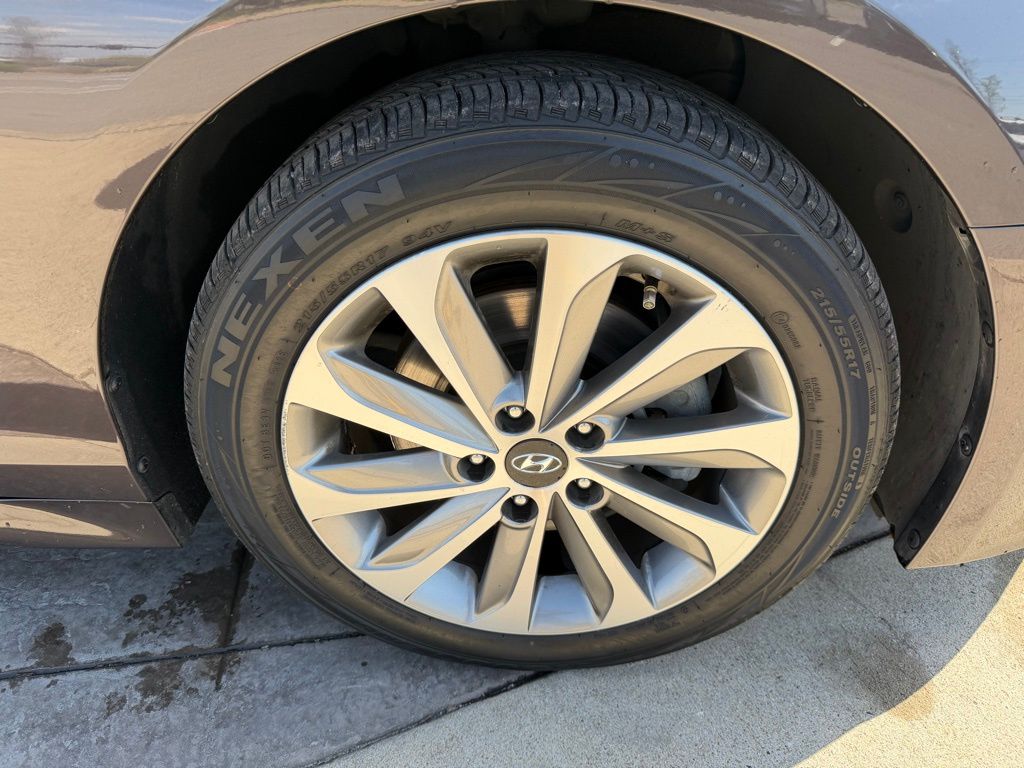 Used 2015 Brown Hyundai Sport image 12