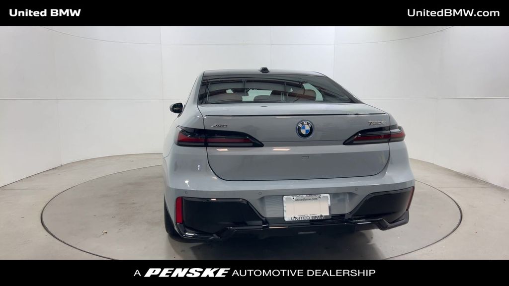 Thumbnail: 2026 BMW 7 Series - 7