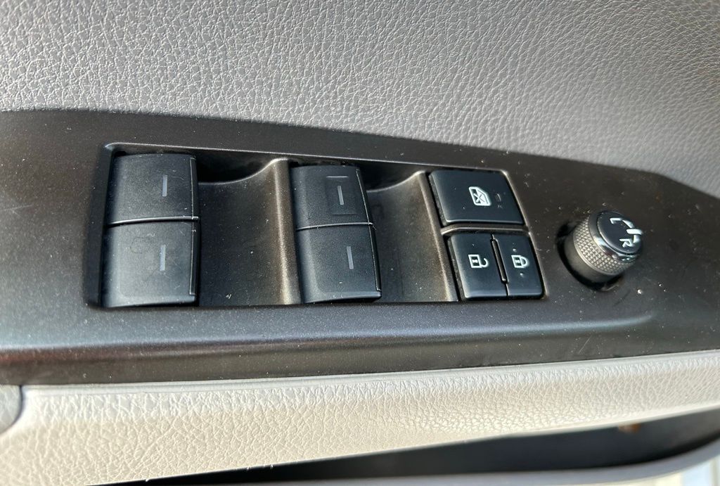 2021 Toyota Camry SE 17