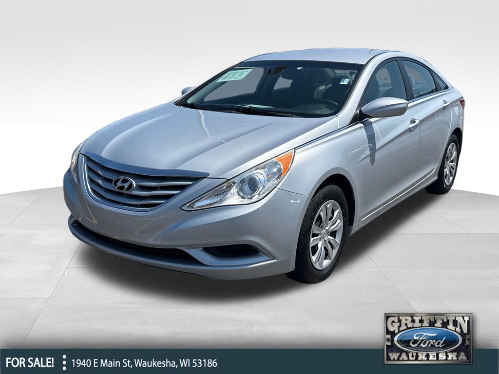 Radiant Silver Metallic 2012 Hyundai Sonata Sedan Front-Wheel Drive 6-Speed Automatic