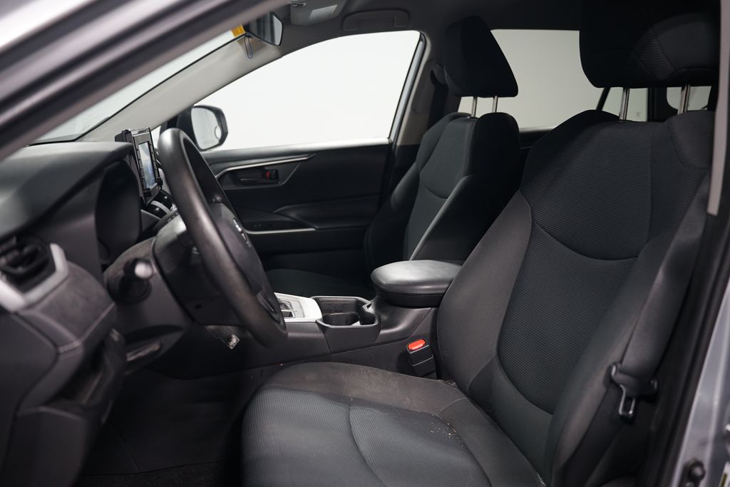 2021 Toyota RAV4 LE 6