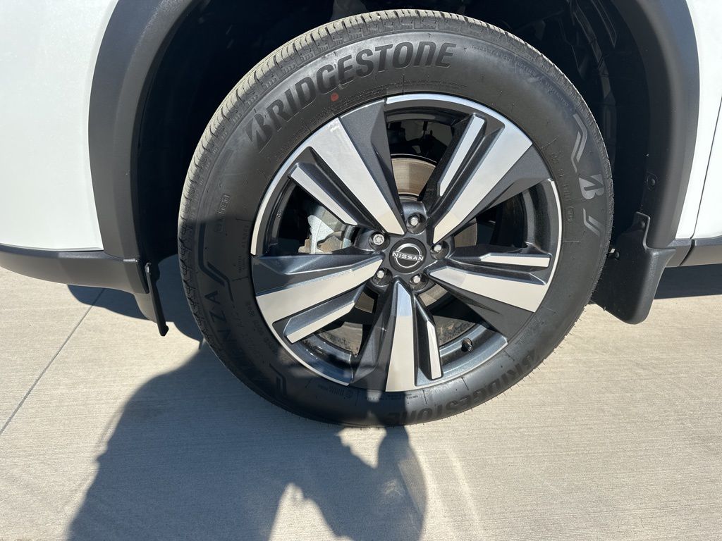 2024 Everest White Pearl Nissan Rogue SL FWD SUV