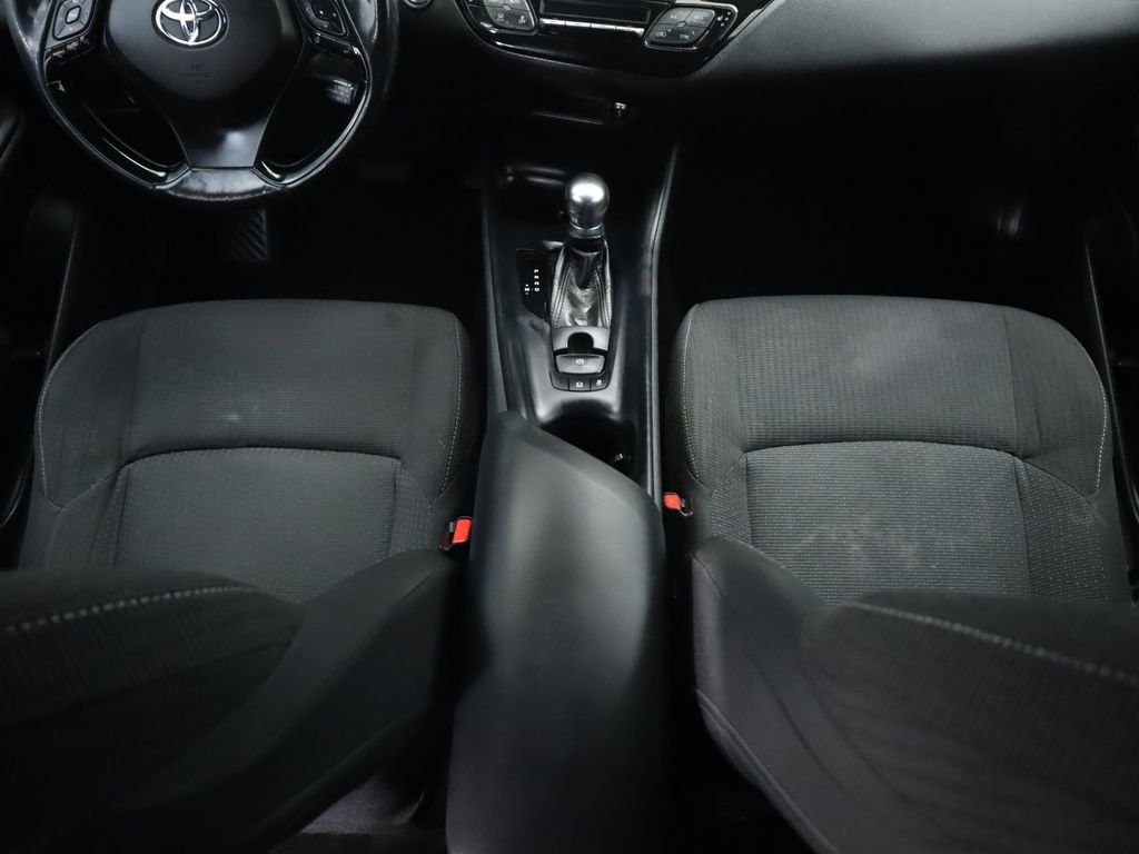 2018 Toyota C-HR XLE 16