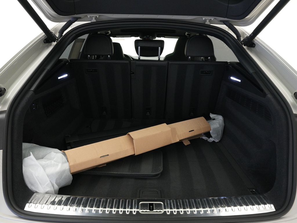 Thumbnail: 2023 Audi SQ8 - 13
