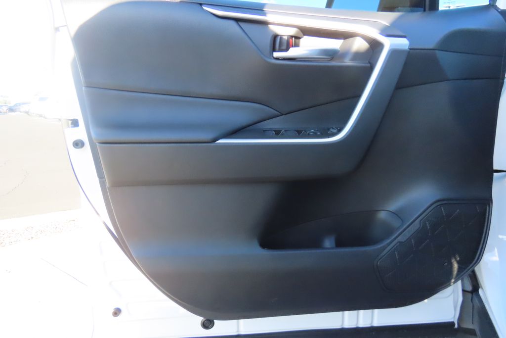 Thumbnail: 2025 Toyota RAV4 - 23