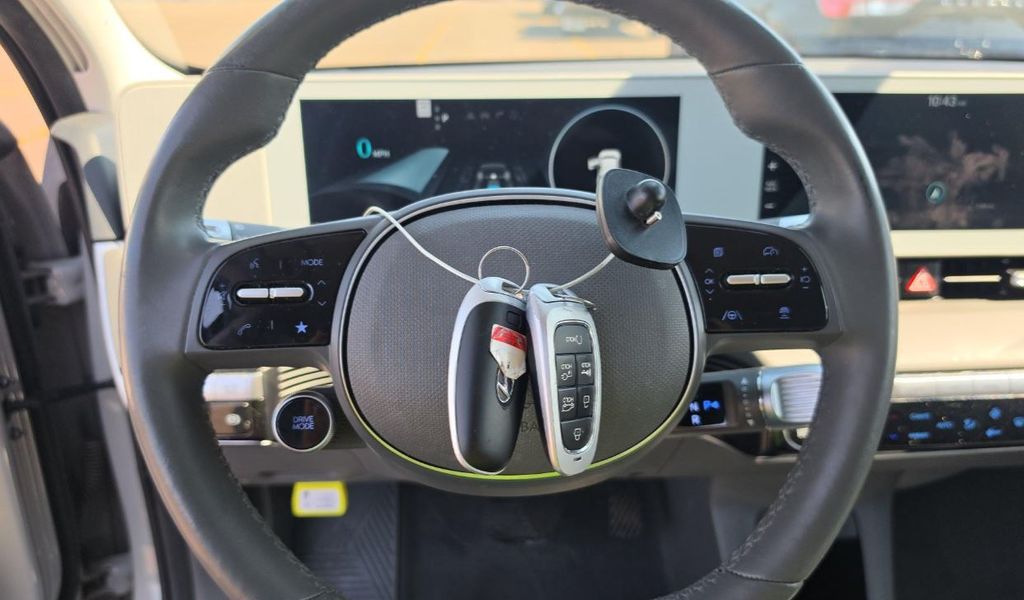 Used 2024 Gray Hyundai SEL image 6