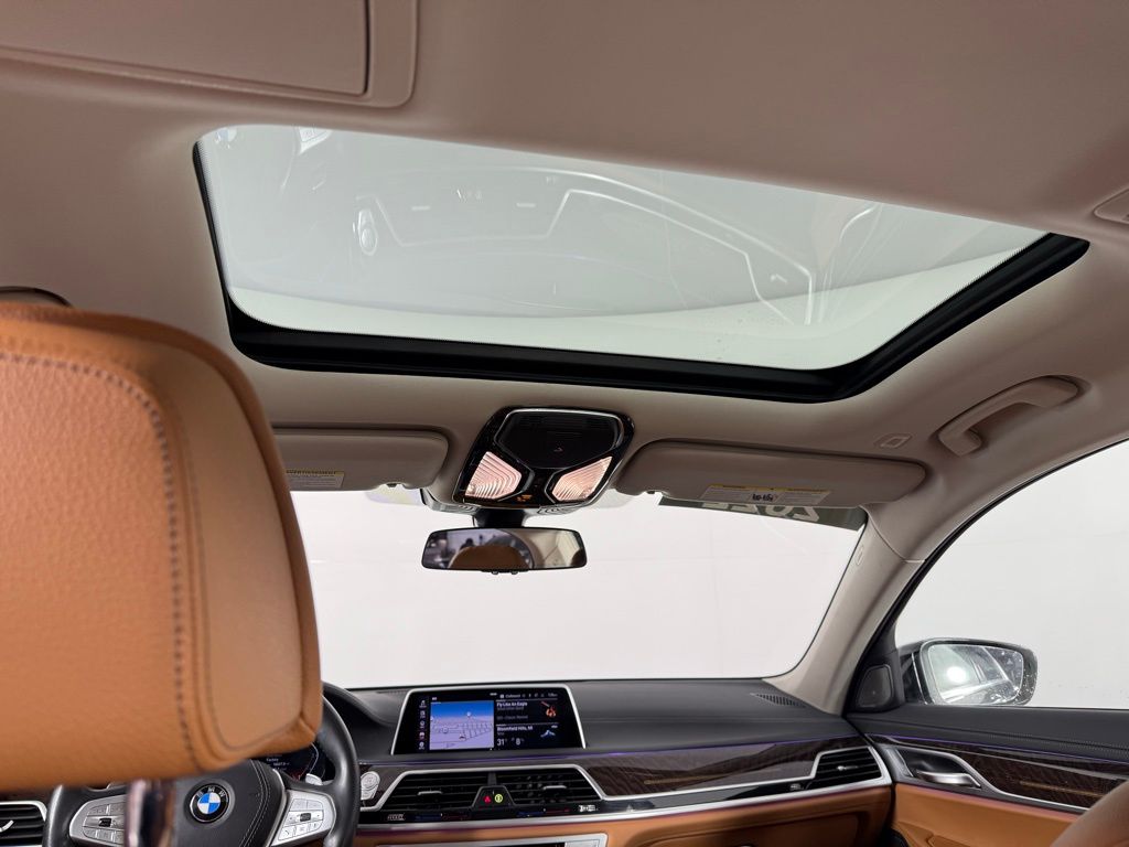Thumbnail: 2022 BMW 7 Series - 24