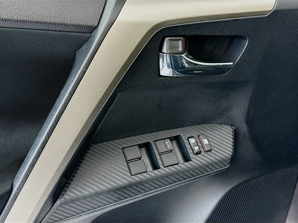 Thumbnail: 2014 Toyota RAV4 - 23