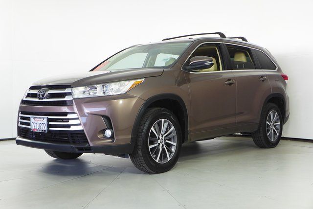 2017 Toyota Highlander XLE 2