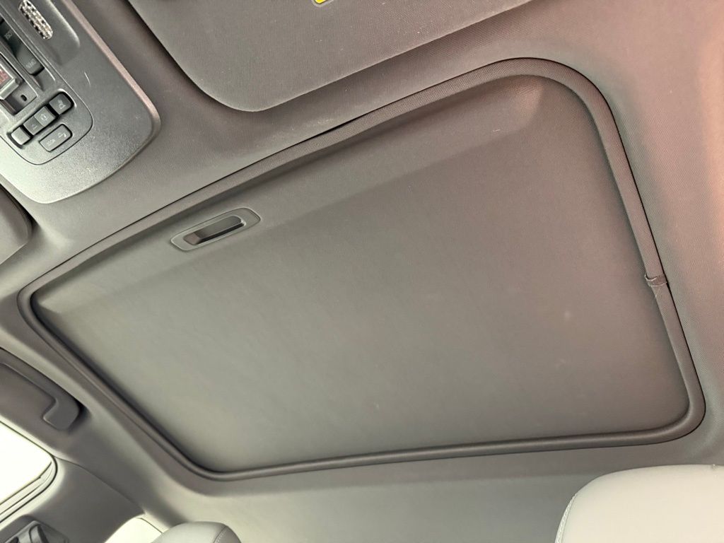 Thumbnail: 2020 Toyota Avalon - 18