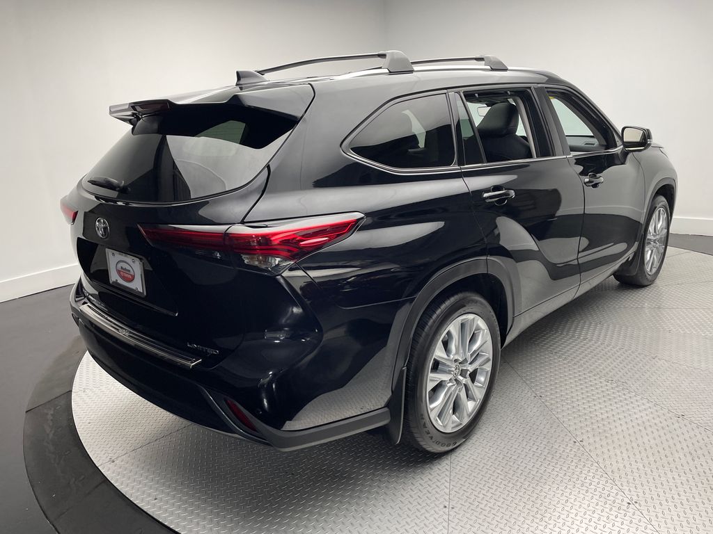 Thumbnail: 2023 Toyota Highlander - 5