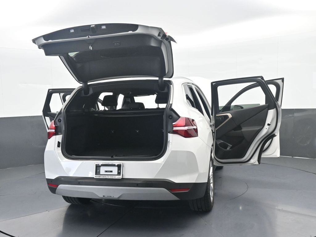 Used 2025 White Metallic BMW 30 xDrive image 82