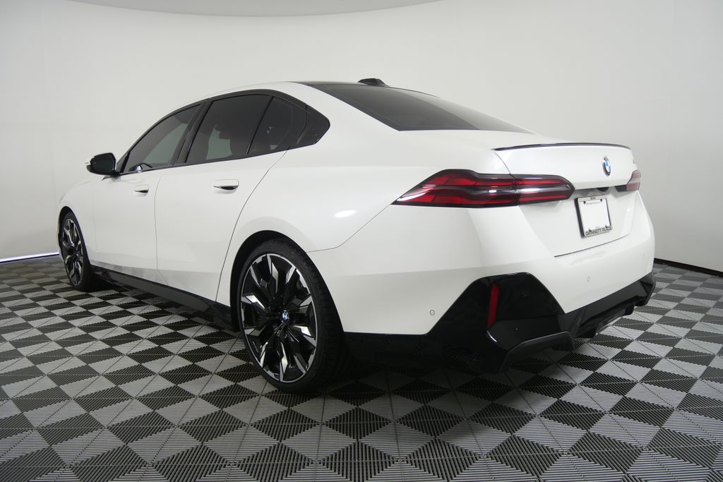 Thumbnail: 2025 BMW 5 Series - 5