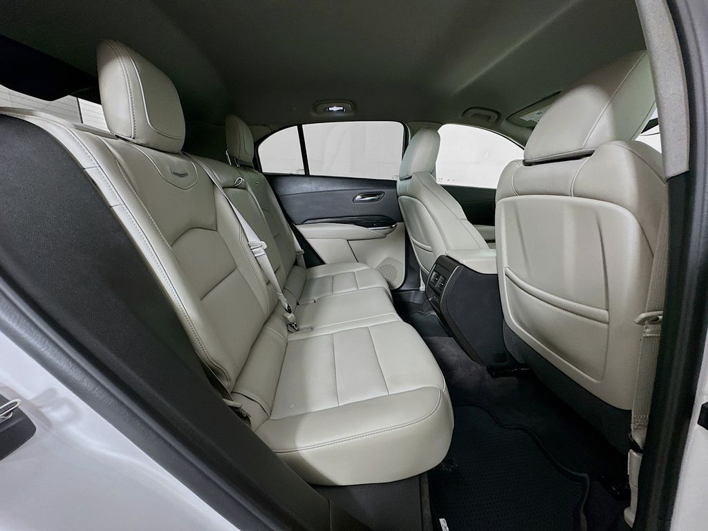 2022 Cadillac XT4 Premium Luxury 27