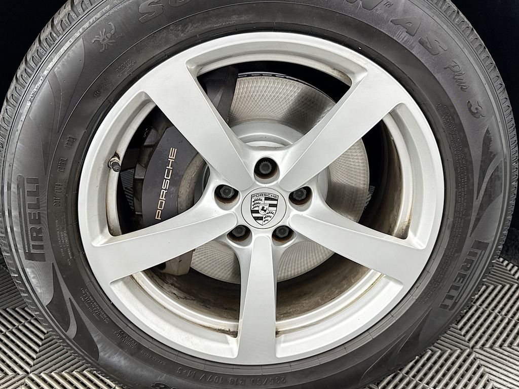 Thumbnail: 2021 Porsche Macan - 31