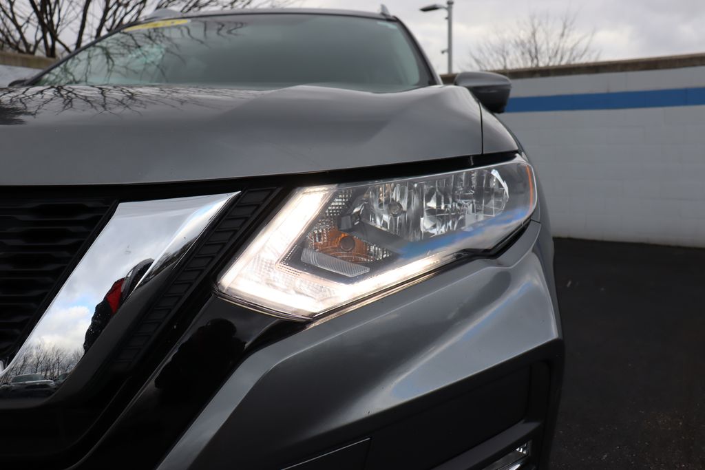 2018 Nissan Rogue SL 9