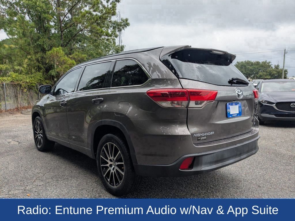 2017 Toyota Highlander SE