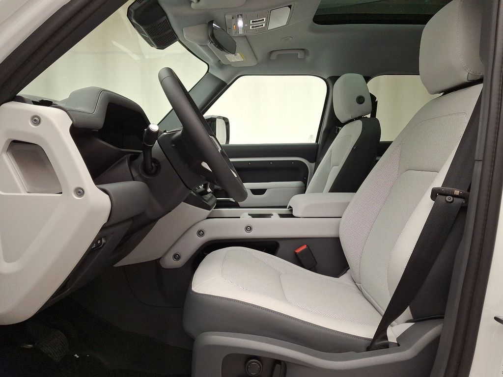 2025 Land Rover Defender 110 6