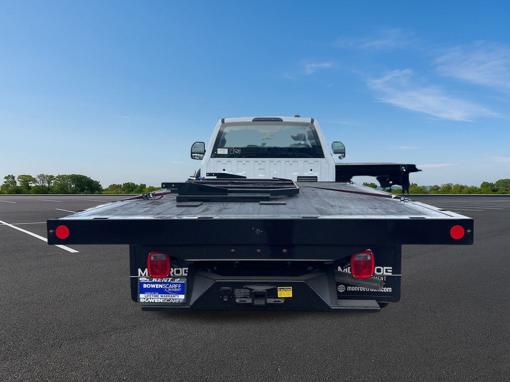 New 2024 Ford Super Duty F-350 Chassis Regular Cab (DRW) 169" Wheelbase XL