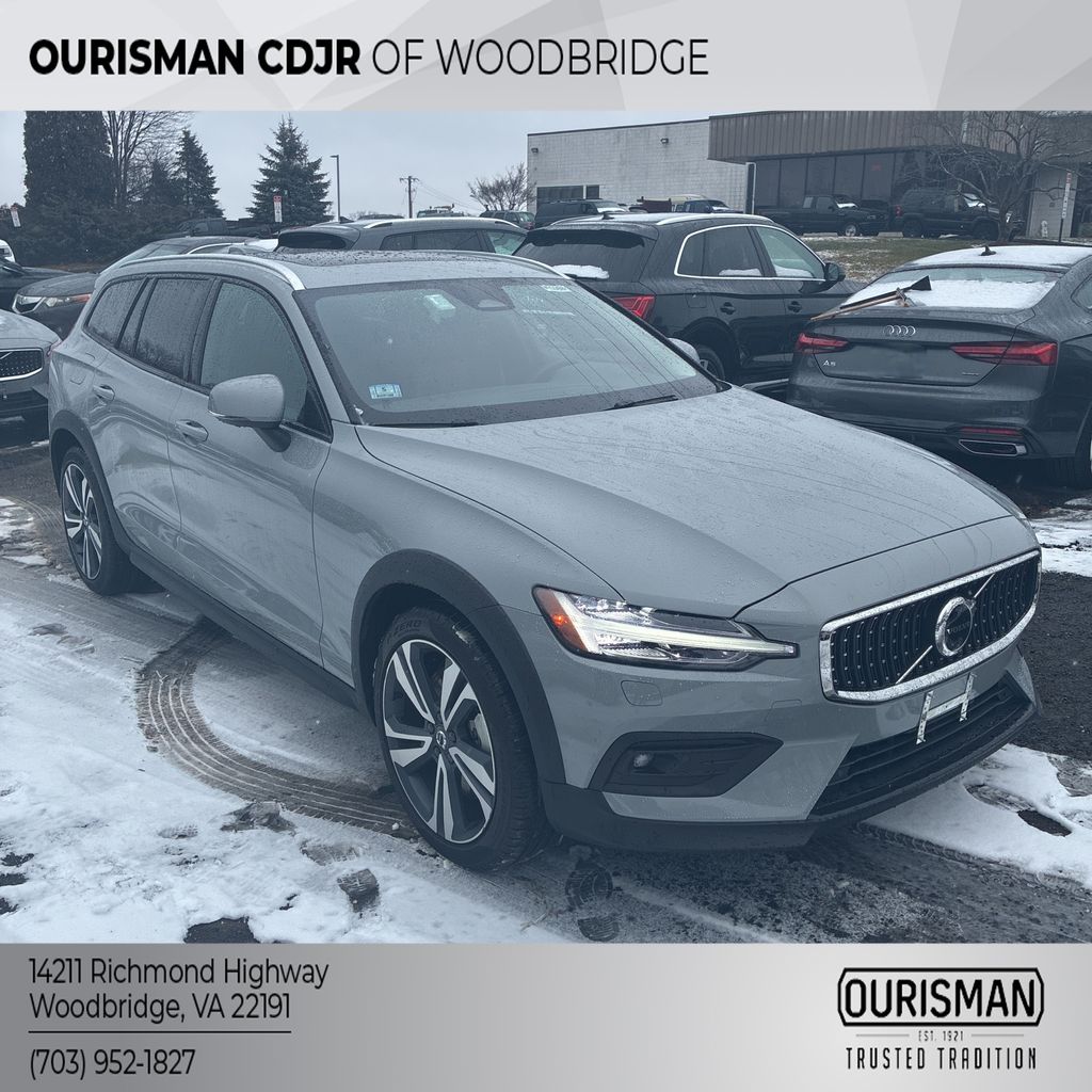 2025 Volvo V60 Cross Country B5 Plus AWD