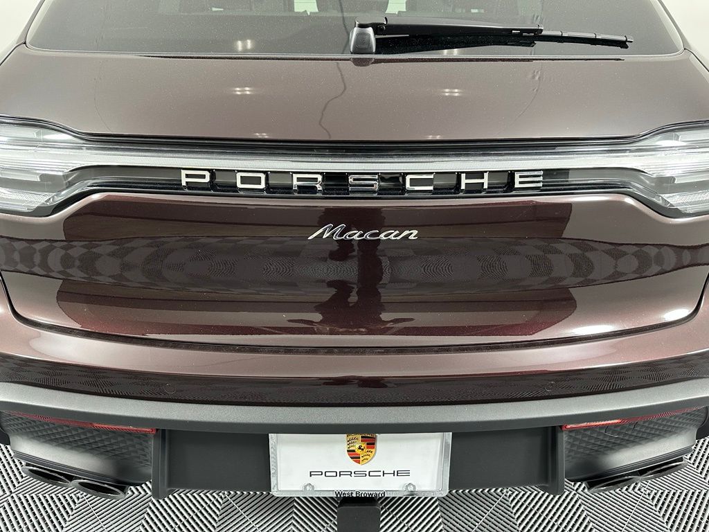 Thumbnail: 2026 Porsche Macan - 14