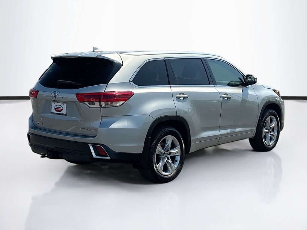 Thumbnail: 2017 Toyota Highlander - 5