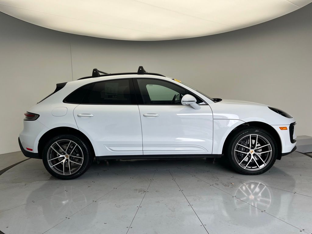 2025 Porsche Macan  23