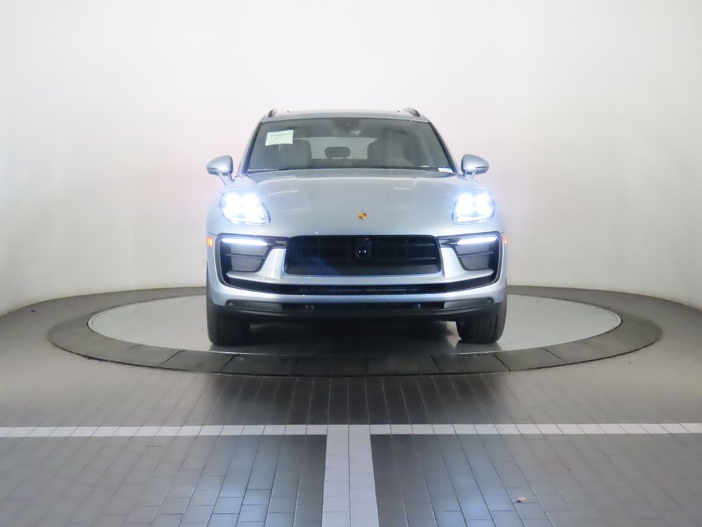 Thumbnail: 2026 Porsche Macan - 10