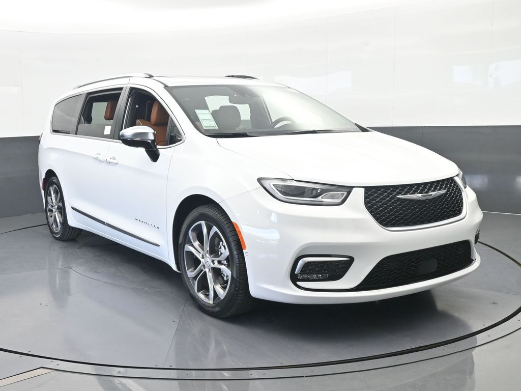 New 2026 Bright White Clearcoat Chrysler Pinnacle image 9